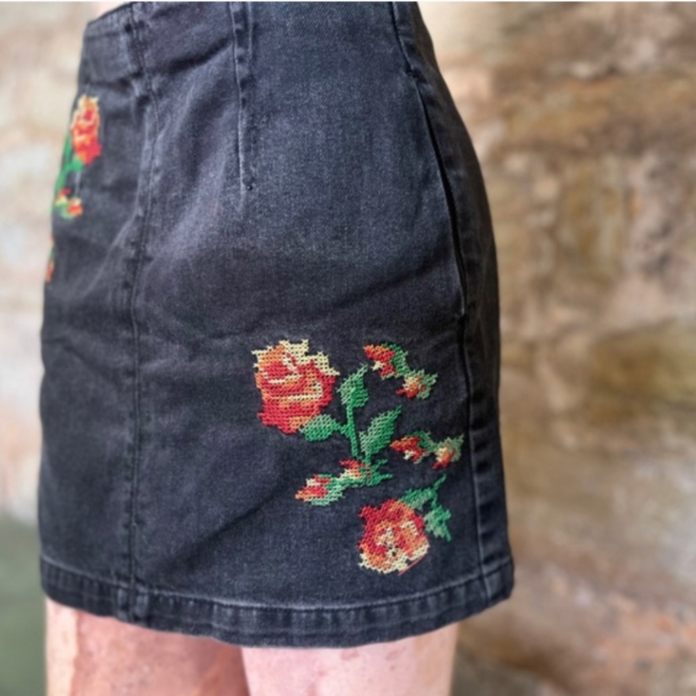 Topshop Moto Black Denim Rose Embroidered Skirt - Picture 2 of 6